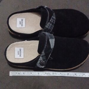 Black Slip-On Clogs with Strap
